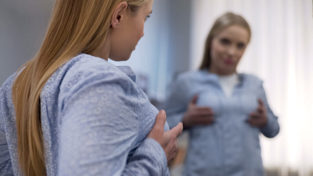 Quand la croissance des seins s'arrête-t-elle ?